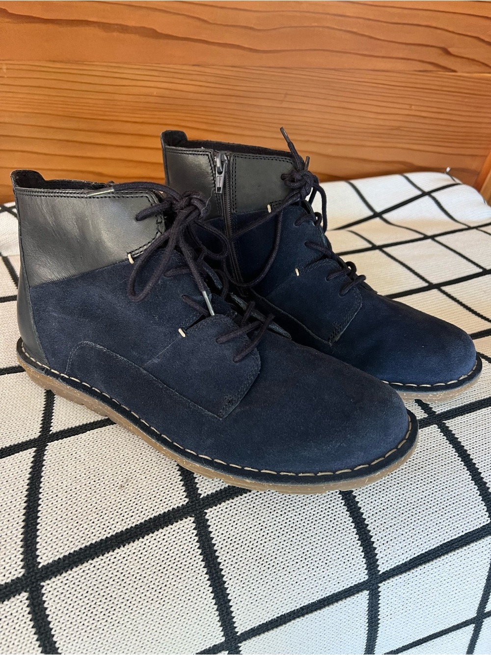 Clarks Tamitha Key Blue Suede Lace-up Ankle Boots Women's size 9/EU 40
